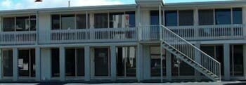 Slipway Hotel Motel - Travel Agents 0