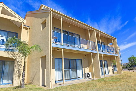 The Marina Hotel - Travel Agents 1