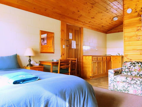 Twelve Apostles Motel & Country Retreat - Tourism Guide 3