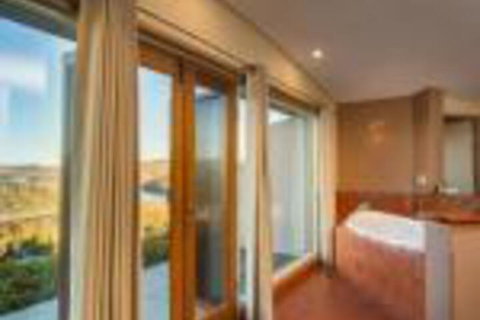 Eagle View Escape - Tourism Guide 0