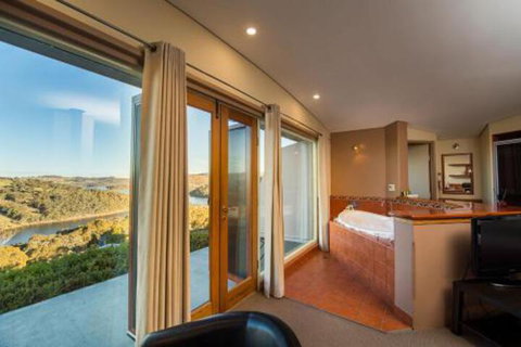 Eagle View Escape - Tourism Guide 2