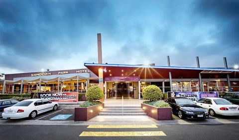 Nightcap At Sandown Park Hotel - Cruises Travel 0