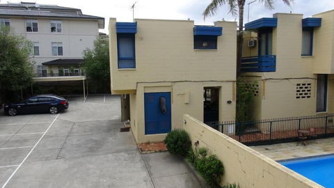 Pathfinder Motel - Travel Search 5