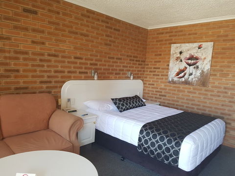 Cousins Motor Inn - Travel Agents 3