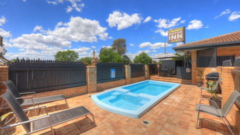 Cousins Motor Inn - Travel Agents 0