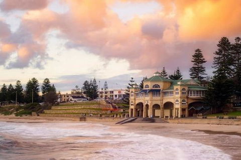 Cottesloe Beach Chalets - Travel Search 6
