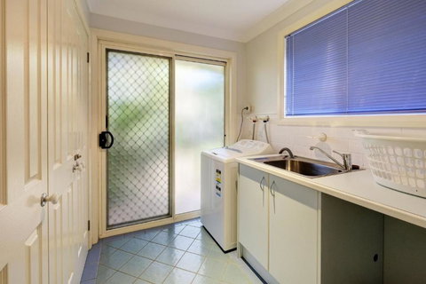 FRANGIPANI BEACH HOUSE PET FRIENDLY 22 Belbourie Cres Boomerang Beach - Tourism Guide 2