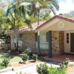 FRANGIPANI BEACH HOUSE PET FRIENDLY 22 Belbourie Cres Boomerang Beach - Tourism Guide 0