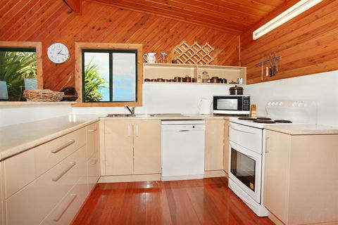 38 Pacific Terrace Coolum Beach Linen Supplied - Travel Search 2
