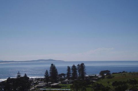 AAA Views 2 View Street - Tourism Guide 3