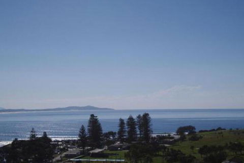 AAA Views 2 View Street - Tourism Guide 0