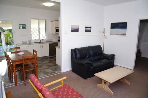 Fleur Cottage 7 Willow Street - Tourism Guide 3