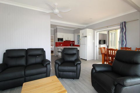 Beachfront 6 25 Willow Street - Tourism Guide 5