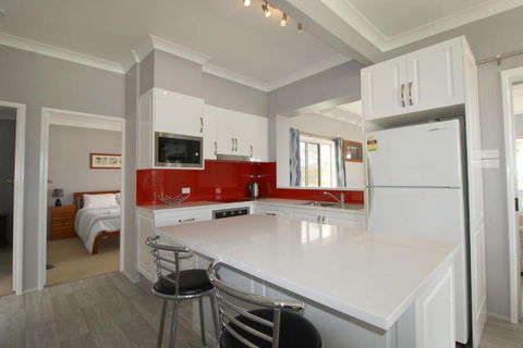 Beachfront 6 25 Willow Street - Tourism Guide 1