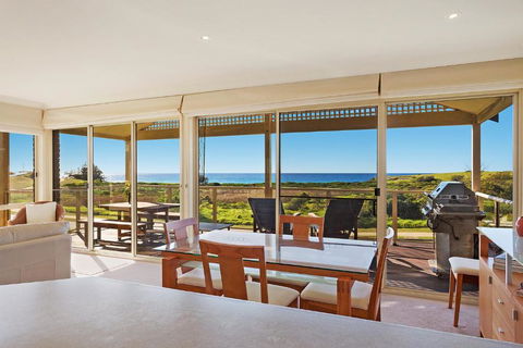 Beach Breakers Apartment Stunning Views - Tourism Guide 3