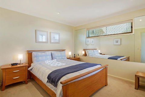 Beach Breakers Apartment Stunning Views - Tourism Guide 2