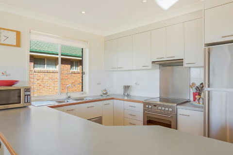 Beach Breakers Apartment Stunning Views - Tourism Guide 1