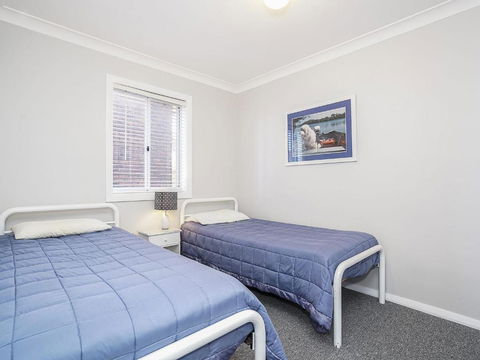 Beachcomer Unit 1 The Entrance NSW - Travel Search 1