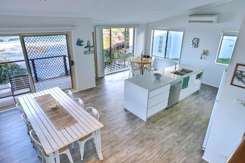 Kalimna Blue Bay NSW - Travel Search 4