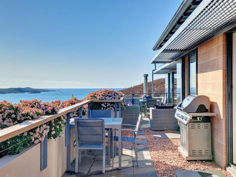 One Mile Cl Townhouse 22 26 The Deckhouse - Tourism Guide 5