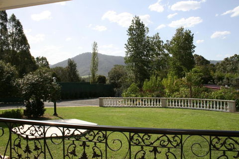 Colins Garden - Travel Agents 4