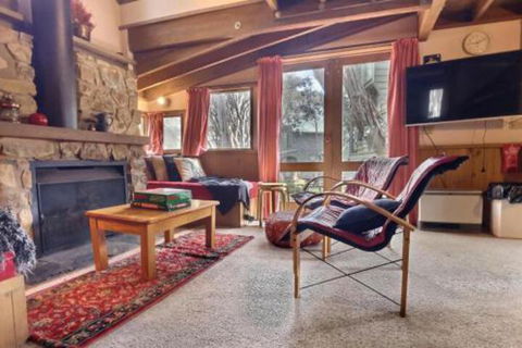 Bindi Alpine Getawayss Chalet At Tower Rd - Cruises Travel 2