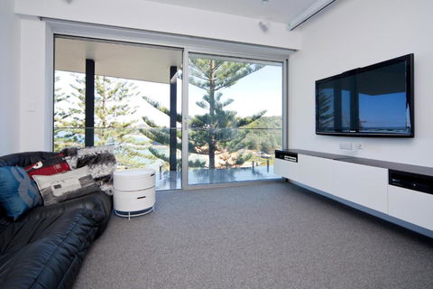 Spectacular Bilgola Beachhouse - Tourism Guide 5