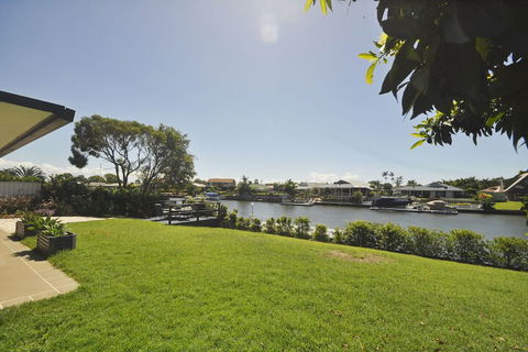 Bribie Island Canal Holiday Destination - Travel Search 2