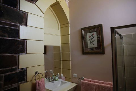 Burra Railway Station Bed & Breakfast - Tourism Guide 6