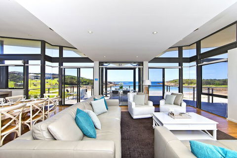 Sails On The Beachfront Exclusive Seaside Home - Tourism Guide 3