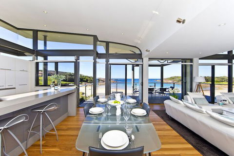 Sails On The Beachfront Exclusive Seaside Home - Tourism Guide 6