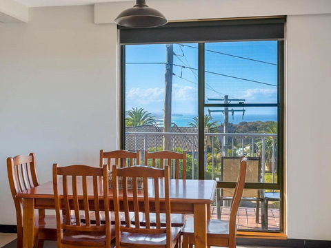 Sheridan Court On Wagonga - Cruises Travel 1