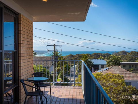 Sheridan Court On Wagonga - Cruises Travel 3