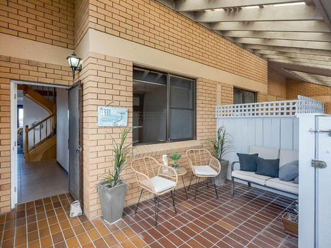 Sheridan Court On Wagonga - Cruises Travel 5