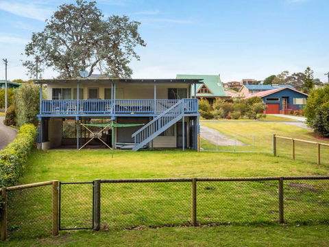 Pet Friendly Beach House At Kianga - Tourism Guide 6