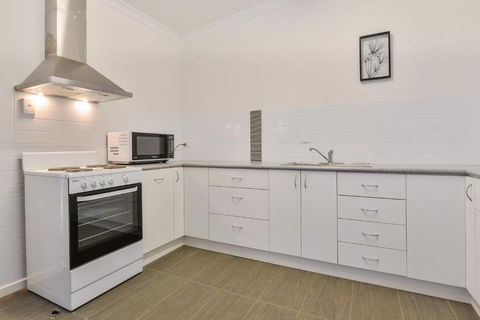 Getaway Villas Unit 38 3 1 Bedroom Self Contained Accommodation - Travel Agents 2