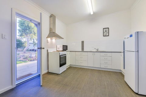 Getaway Villas Unit 38 4 1 Bedroom Self Contained Accommodation - Travel Agents 4