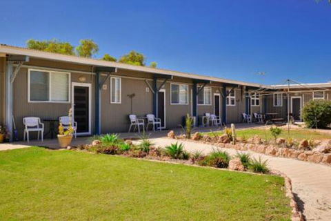 Getaway Villas Unit 38 4 1 Bedroom Self Contained Accommodation - Travel Agents 0