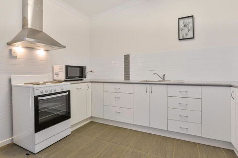 Getaway Villas Unit 38 12 1 Bedroom Self Contained Accommodation - Travel Agents 5