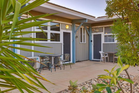 Getaway Villas Unit 38 12 1 Bedroom Self Contained Accommodation - Travel Agents 2