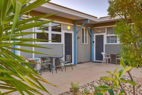 Getaway Villas Unit 38 12 1 Bedroom Self Contained Accommodation - Travel Agents 0