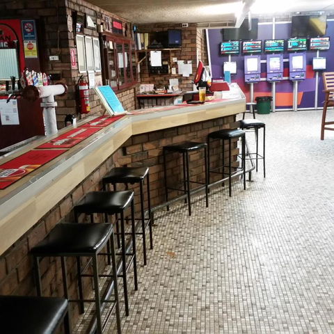 Northampton Motor Hotel - Travel Agents 3