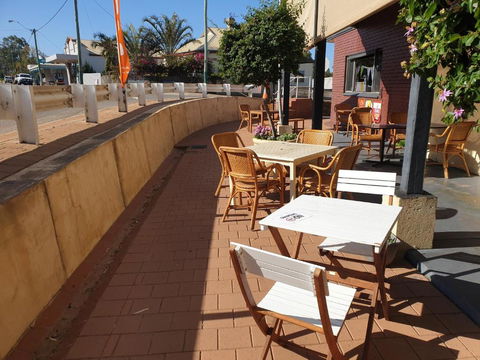 Northampton Motor Hotel - Travel Agents 4