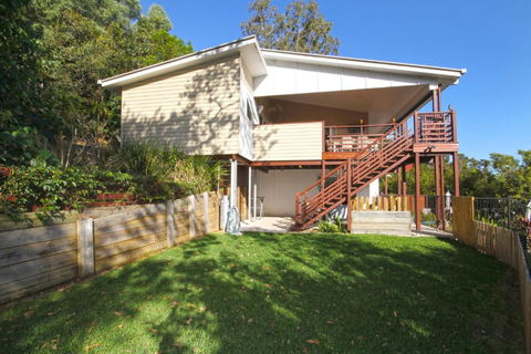 STUNNING HOME WITH SPECTACULAR VIEWS & CLOSE TO THE BEACH - Travel Search 6