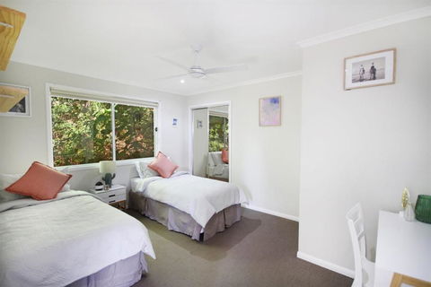 STUNNING HOME WITH SPECTACULAR VIEWS & CLOSE TO THE BEACH - Travel Search 3