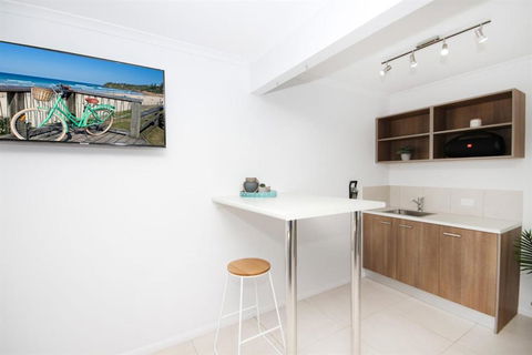 STUNNING HOME WITH SPECTACULAR VIEWS & CLOSE TO THE BEACH - Travel Search 5
