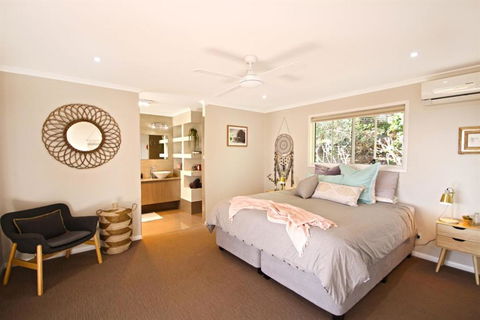 STUNNING HOME WITH SPECTACULAR VIEWS & CLOSE TO THE BEACH - Travel Search 2