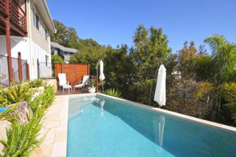 STUNNING HOME WITH SPECTACULAR VIEWS & CLOSE TO THE BEACH - Travel Search 0