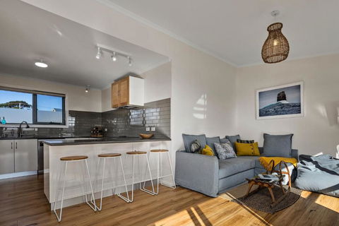 GRANITE BEACH HOUSE At Bay Of Fires - Travel Search 6