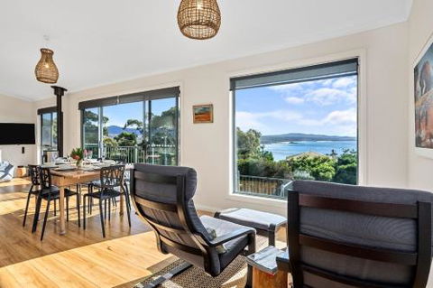 GRANITE BEACH HOUSE At Bay Of Fires - Travel Search 5